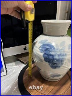 Asian handmade hand-painted blue and white grape pattern porcelain bottle
