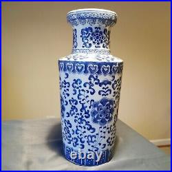 Vintage Chinese Fine Decorated Blue & White Floral Pattern Ribbed Vase Large 17